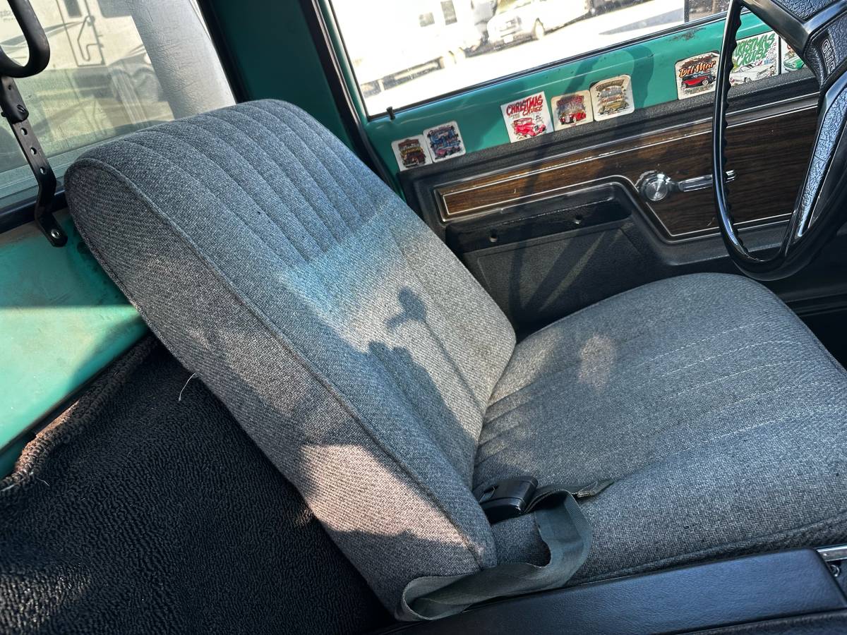 Gmc-sierra-grande-1972-green-16