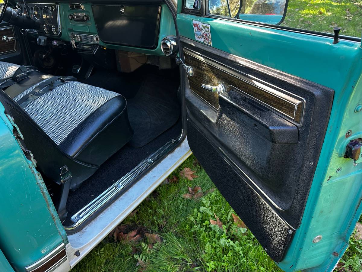 Gmc-sierra-grande-1972-green-21