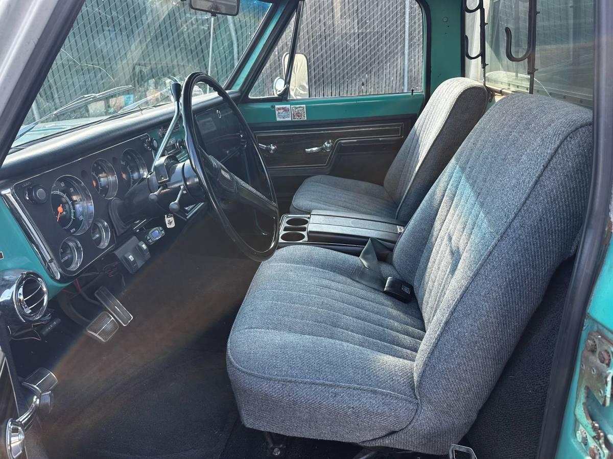 Gmc-sierra-grande-1972-green-4