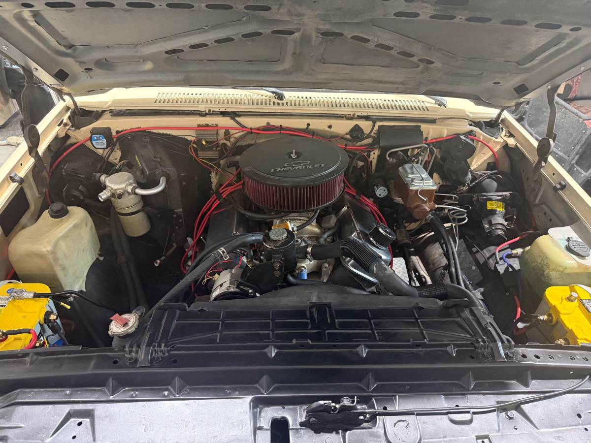 Gmc-sierra-k3500-1985-brown-11