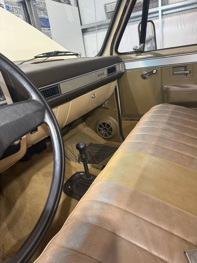 Gmc-sierra-k3500-1985-brown-14