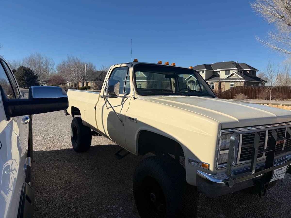 Gmc-sierra-k3500-1985-brown-16