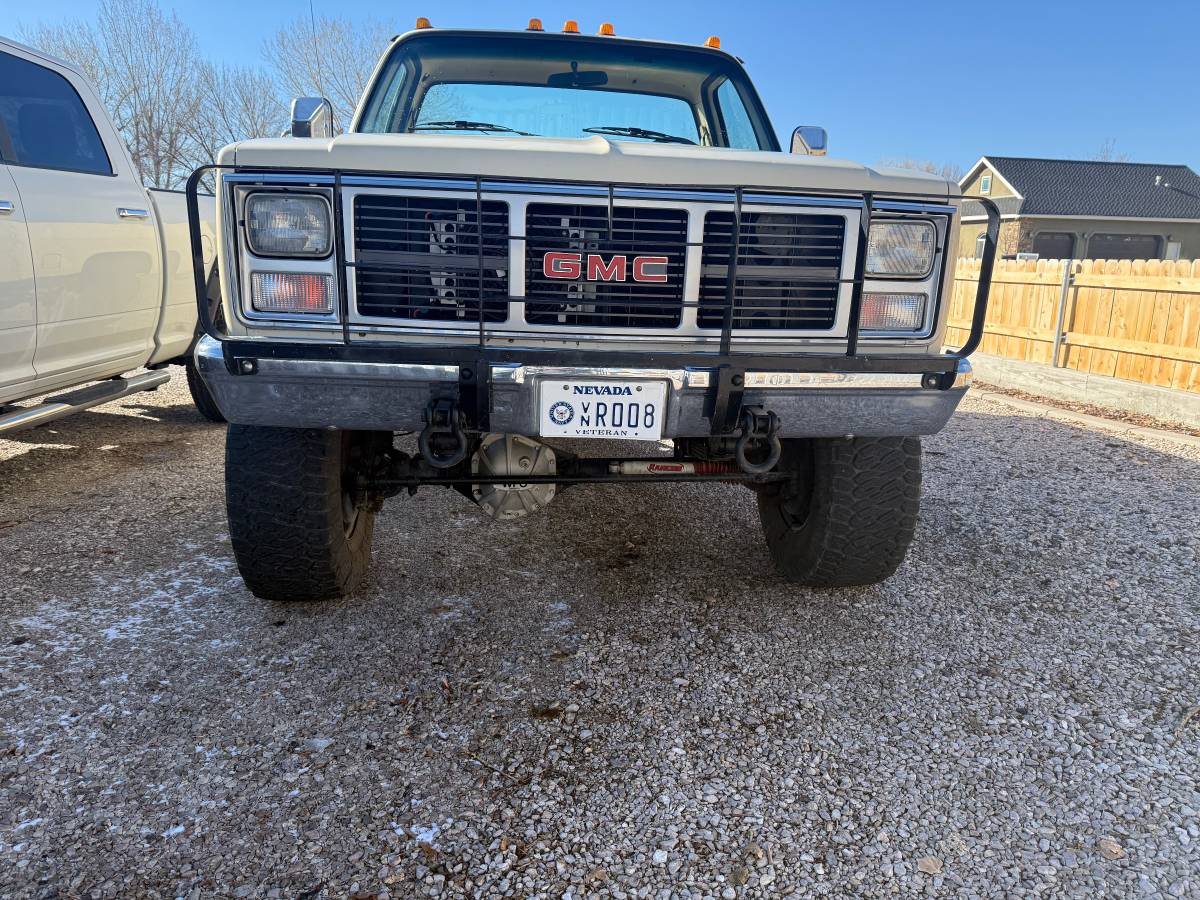 Gmc-sierra-k3500-1985-brown-17