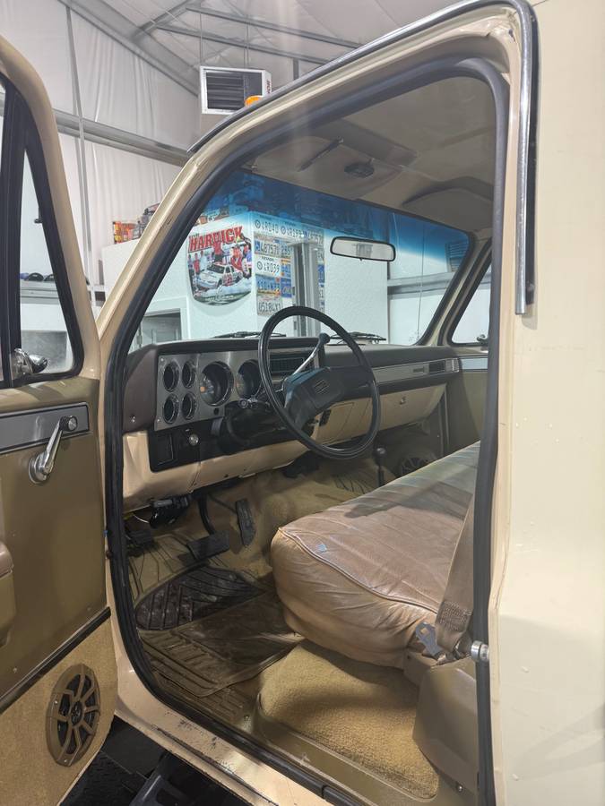 Gmc-sierra-k3500-1985-brown-2