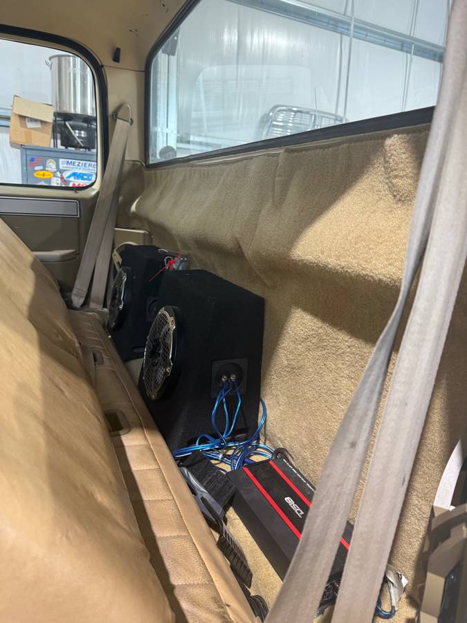 Gmc-sierra-k3500-1985-brown-4