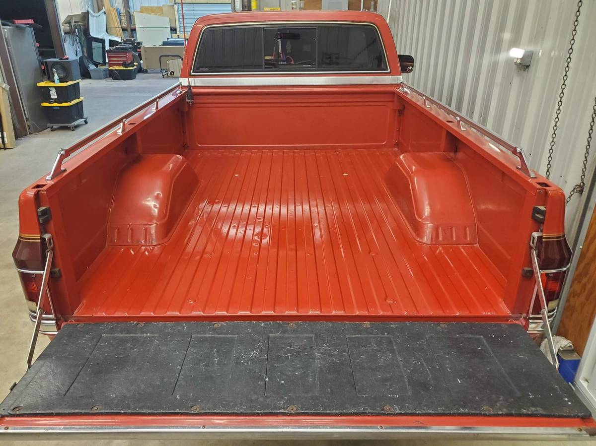 Gmc-square-body-sierra-classic-1985-red-13