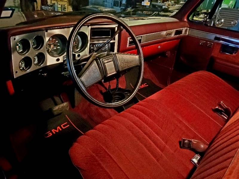 Gmc-square-body-sierra-classic-1985-red-15