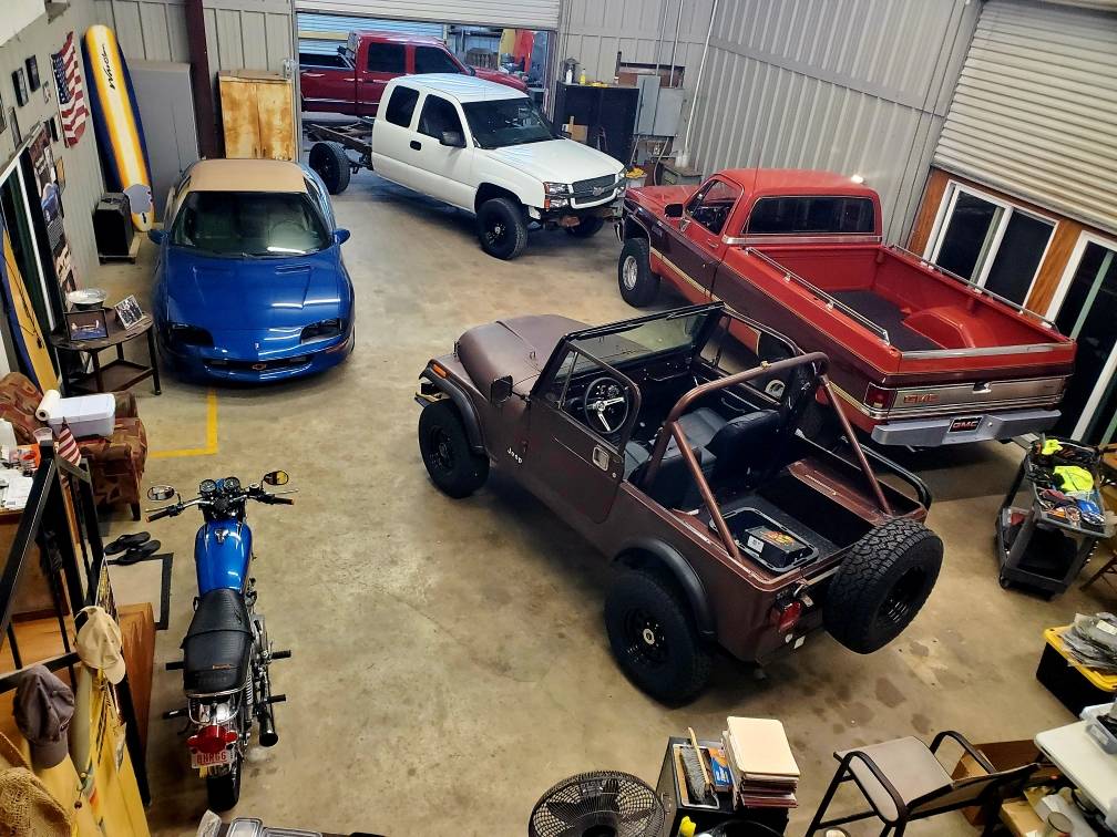 Gmc-square-body-sierra-classic-1985-red-2