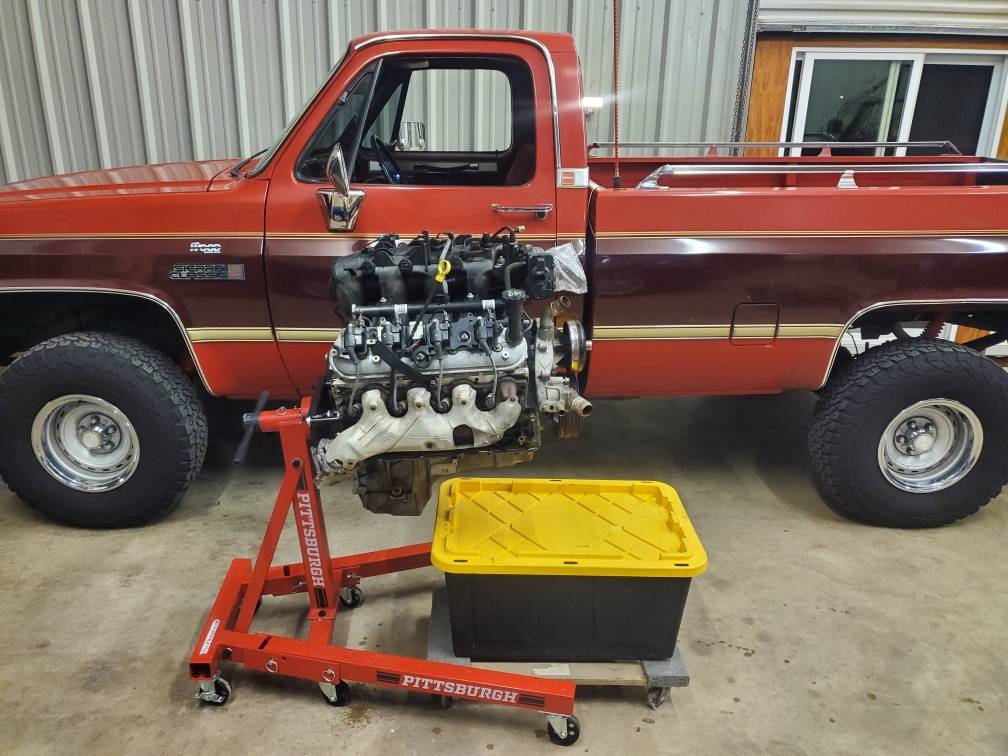 Gmc-square-body-sierra-classic-1985-red-23