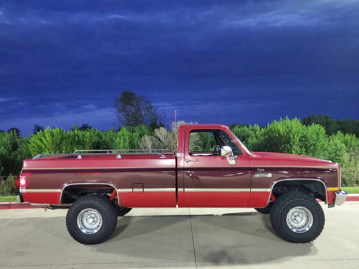 Gmc-square-body-sierra-classic-1985-red-6