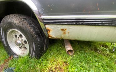 Gmc-suburban-1500-1990-silver-3