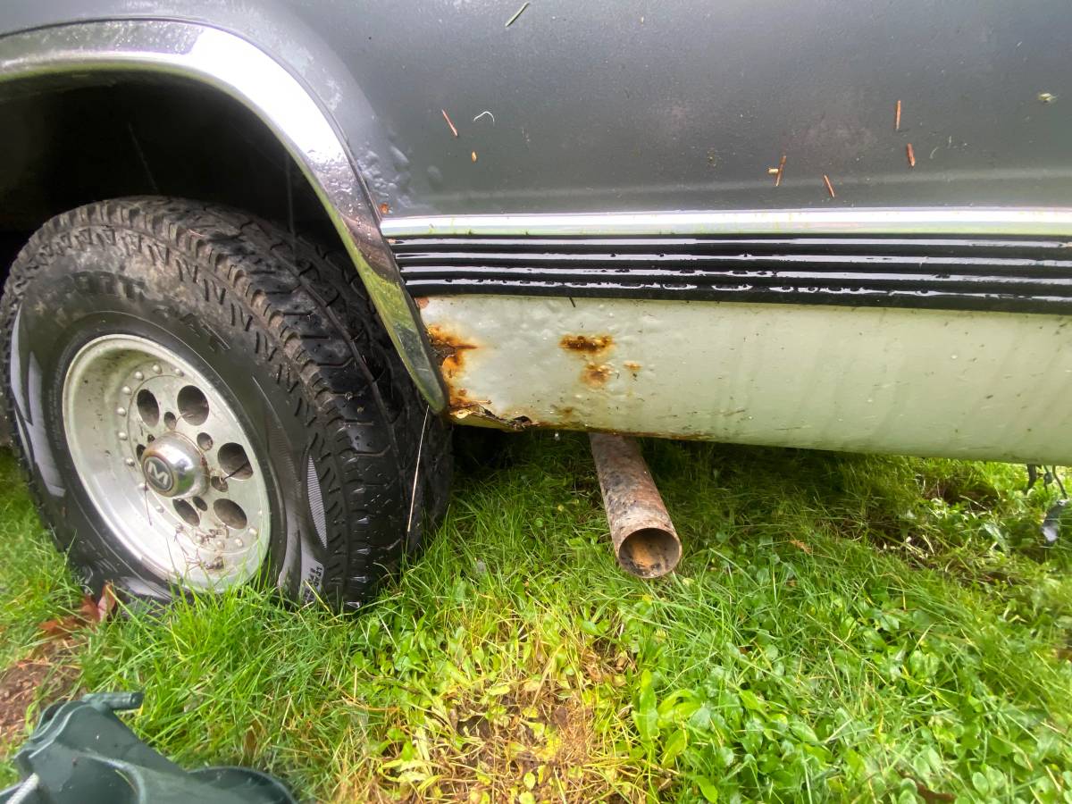 Gmc-suburban-1500-1990-silver-3