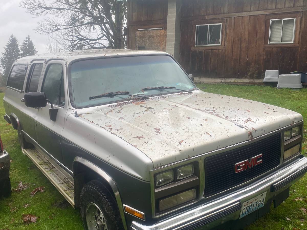 Gmc-suburban-1500-1990-silver-4