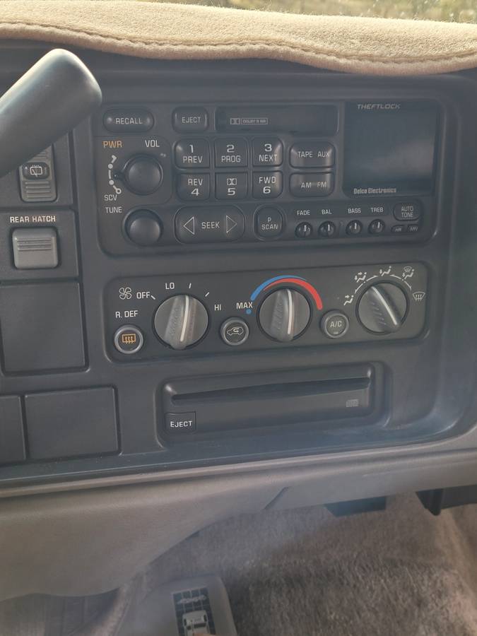 Gmc-suburban-1995-green-11