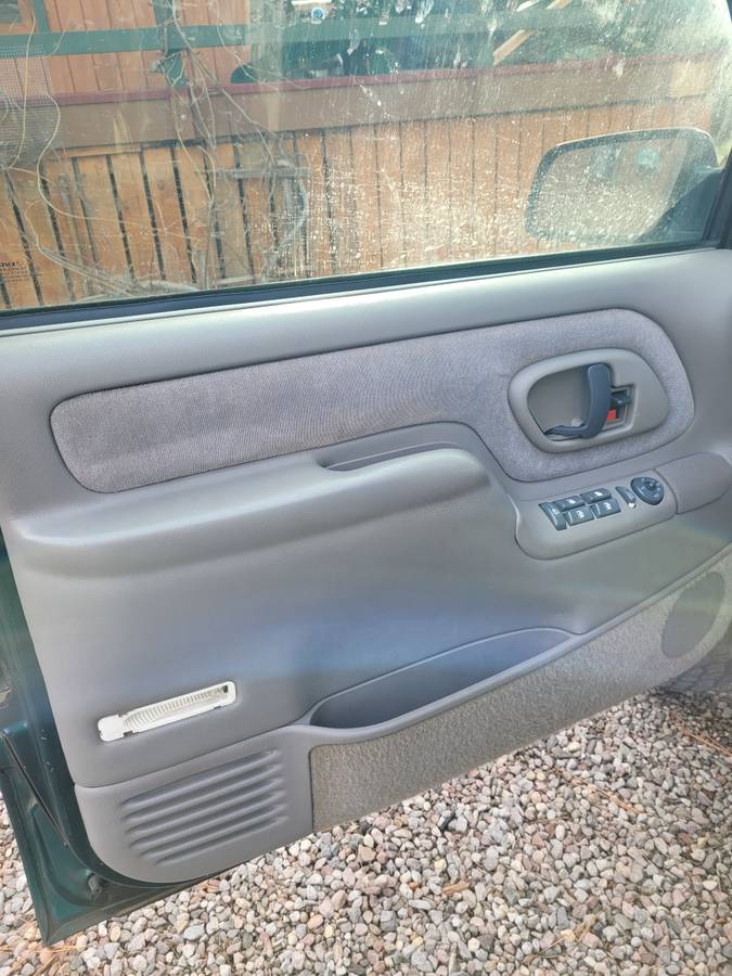 Gmc-suburban-1995-green-13