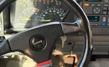 Gmc-suburban-34-ton-nominal-1993-12