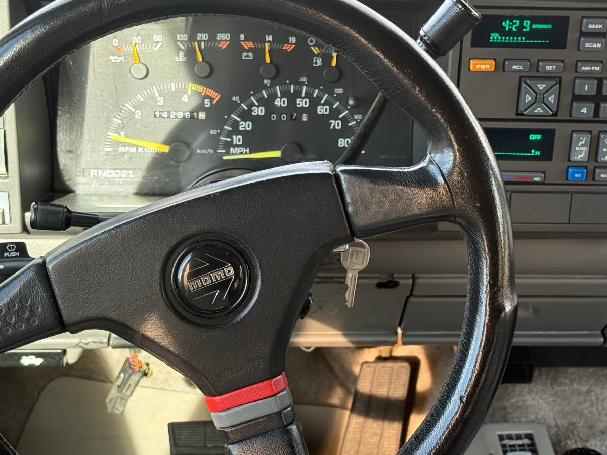 Gmc-suburban-34-ton-nominal-1993-12