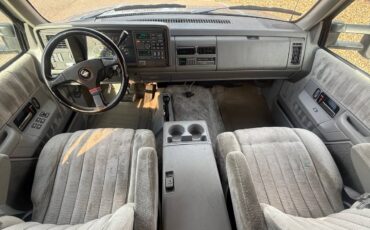 Gmc-suburban-34-ton-nominal-1993-49