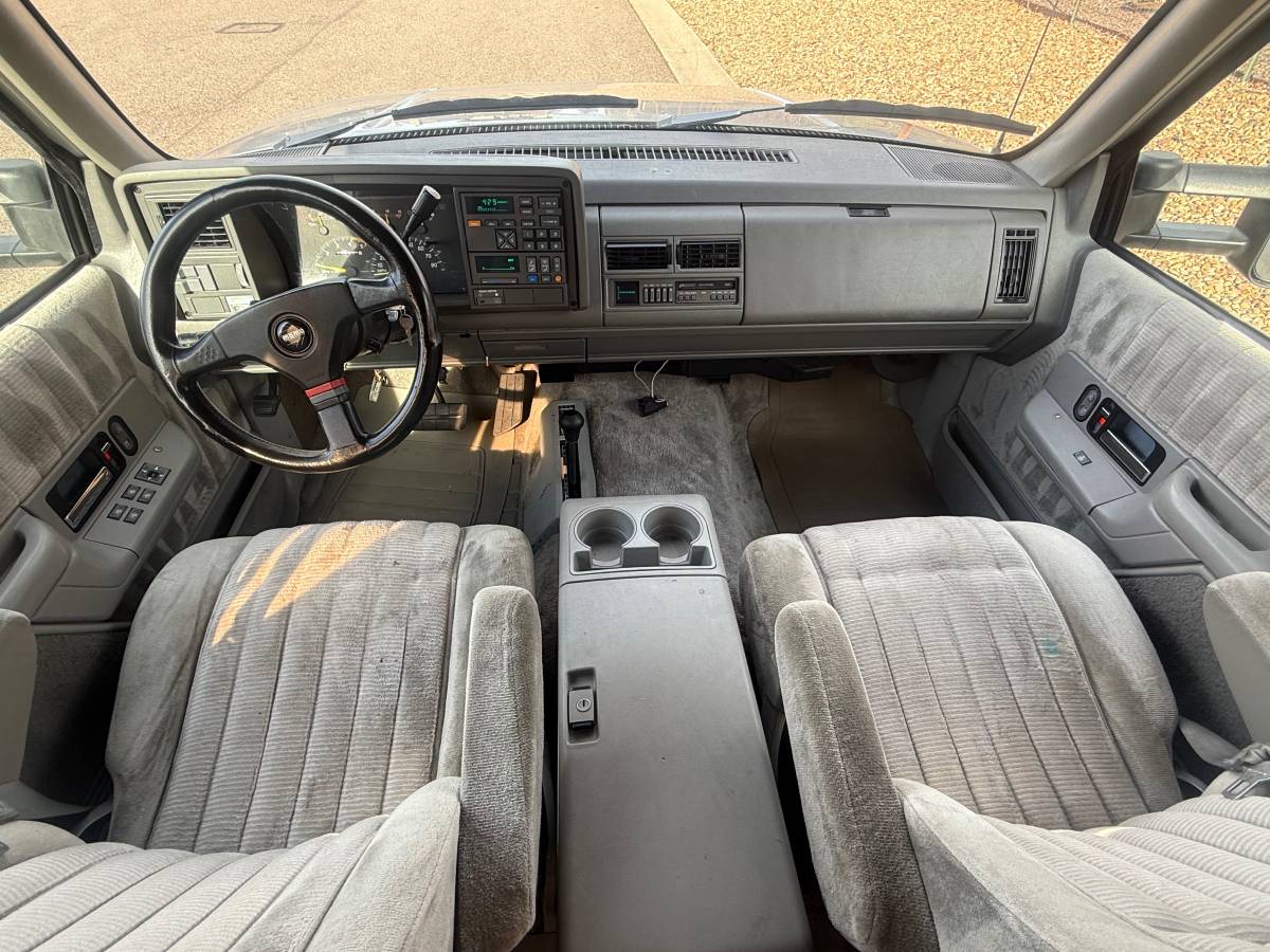 Gmc-suburban-34-ton-nominal-1993-49