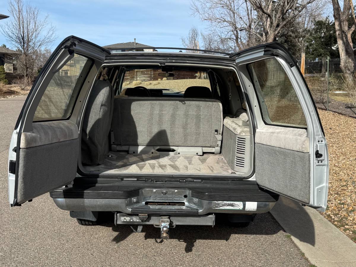 Gmc-suburban-34-ton-nominal-1993-52