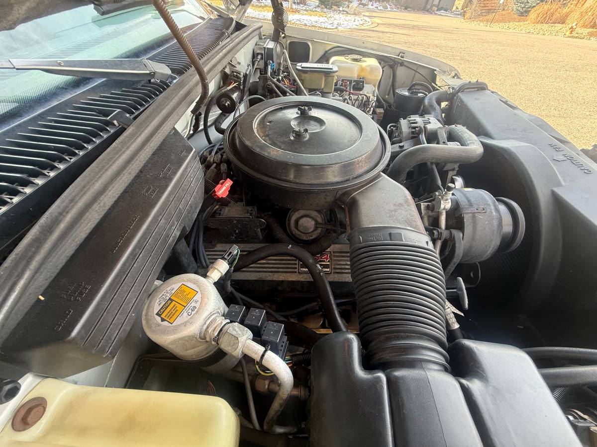 Gmc-suburban-34-ton-nominal-1993-69