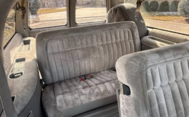 Gmc-suburban-34-ton-nominal-1993-71