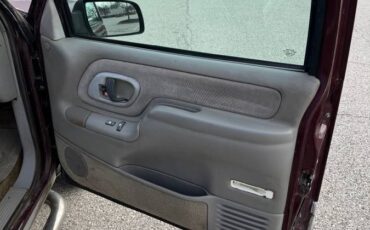 Gmc-suburban-34-ton-nominal-1995-17