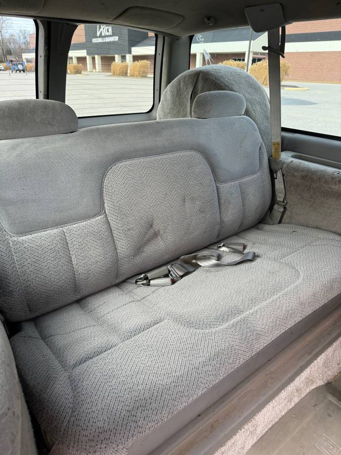 Gmc-suburban-34-ton-nominal-1995-22