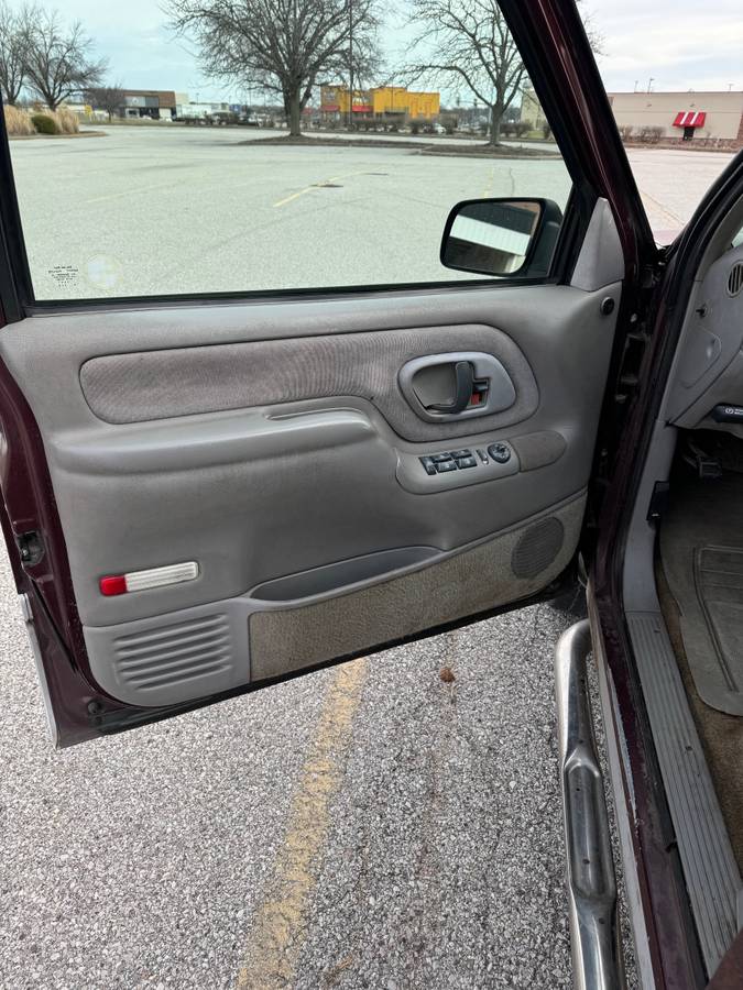 Gmc-suburban-34-ton-nominal-1995-5