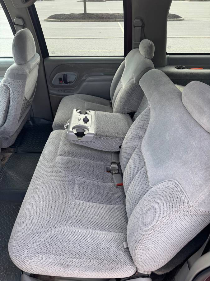 Gmc-suburban-34-ton-nominal-1995-8