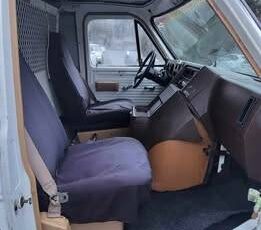 Gmc-vandura-1987-white-2