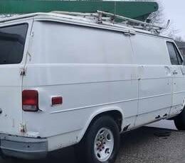 Gmc-vandura-1987-white-5