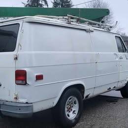 Gmc-vandura-1987-white-5