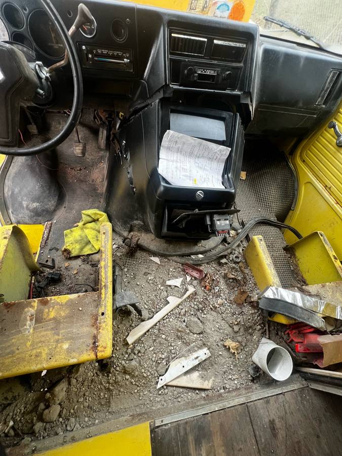 Gmc-vandura-3500-1987-yellow-11