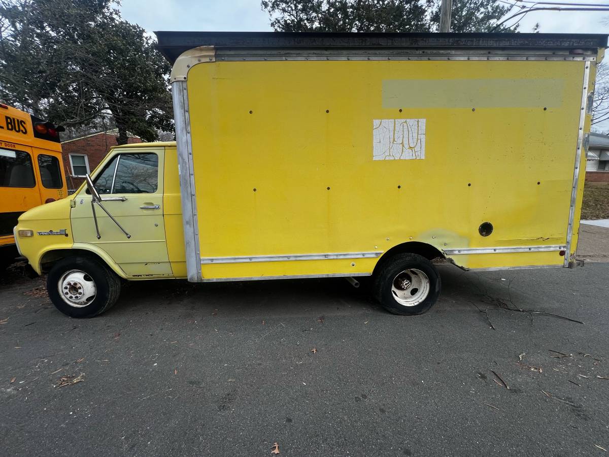 Gmc-vandura-3500-1987-yellow-2