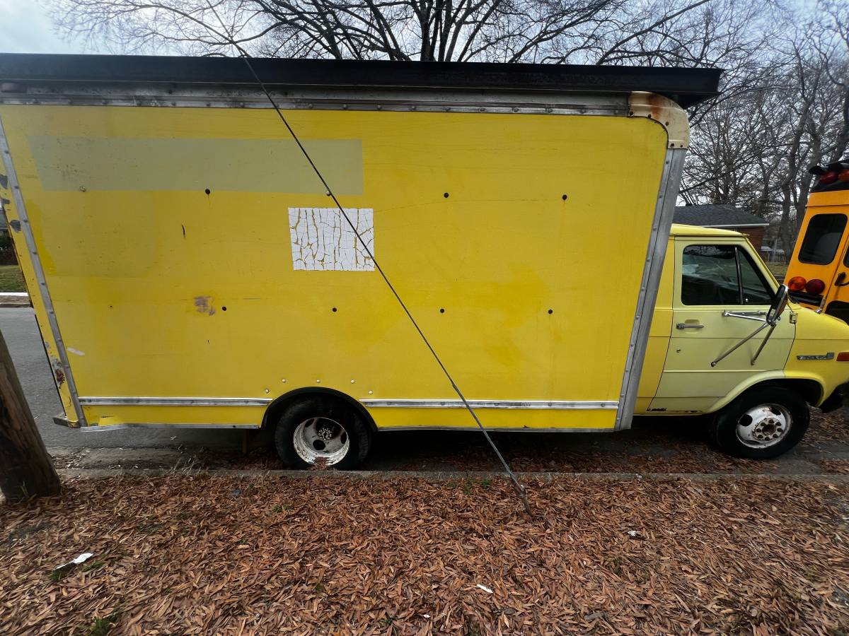 Gmc-vandura-3500-1987-yellow-5