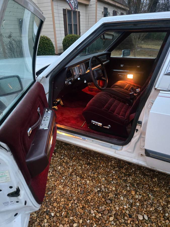 Grand-marquis-1989-white-1