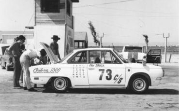 Hino-contessa-1967-white-15