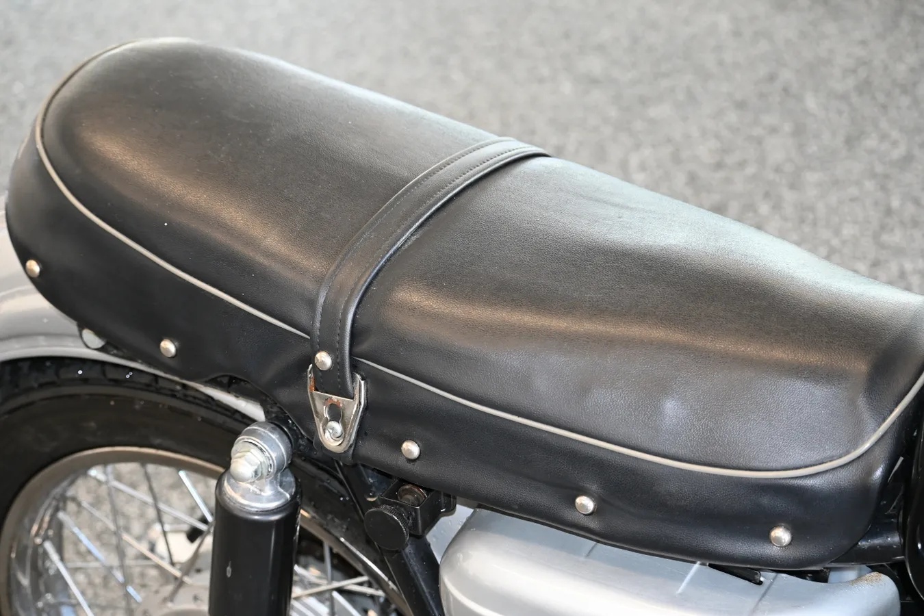 Honda-Cb-1966-Black-Black-16