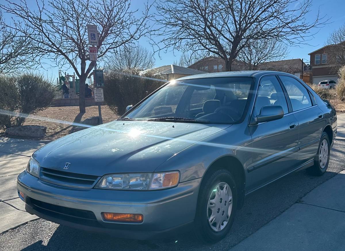 Honda-accord-1995-blue