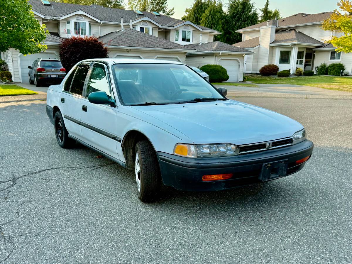 Honda-accord-4-door-sedan-1992-white-7