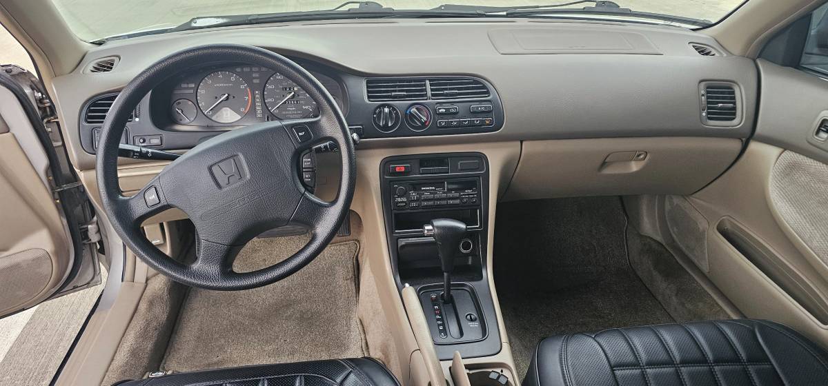 Honda-accord-lx-1996-silver-17