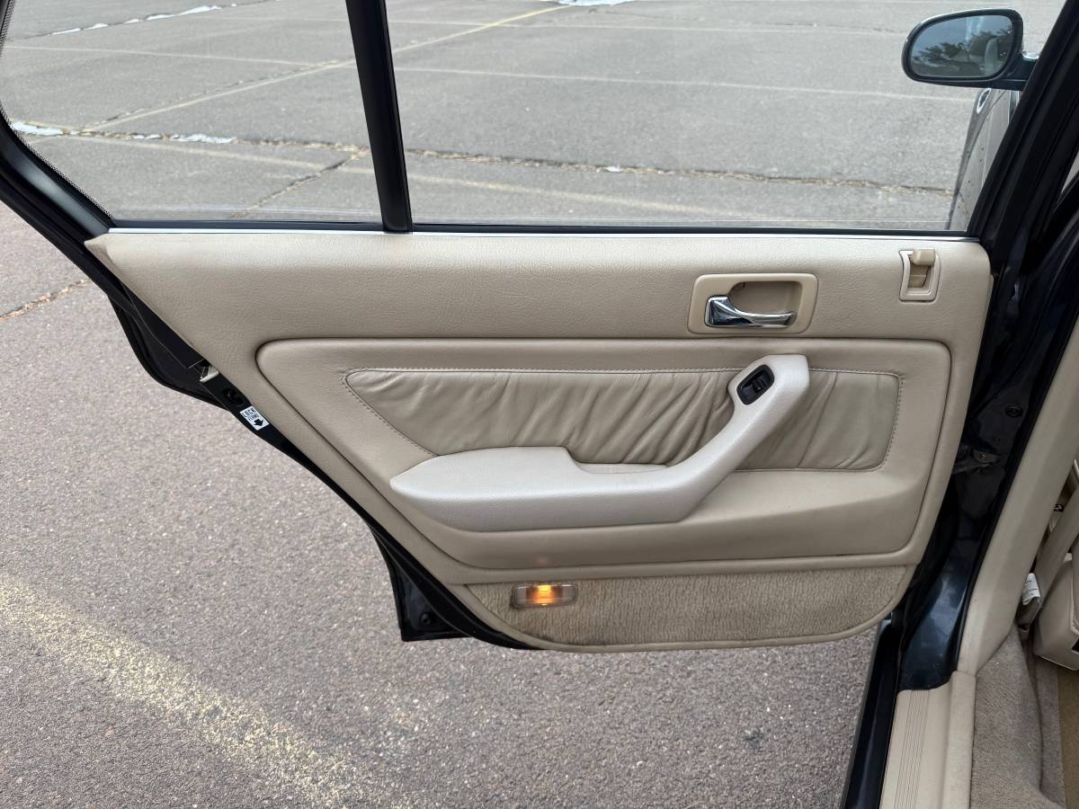 Honda-accord-se-4dr-sedan-1993-green-11