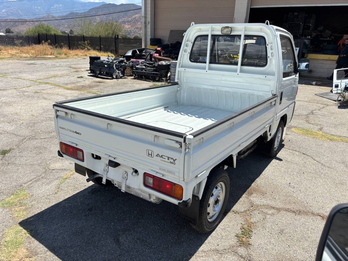 Honda-acty-1992-white-5