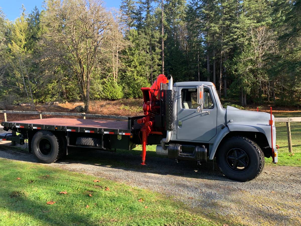 International-1754-diesel-1987-grey-1