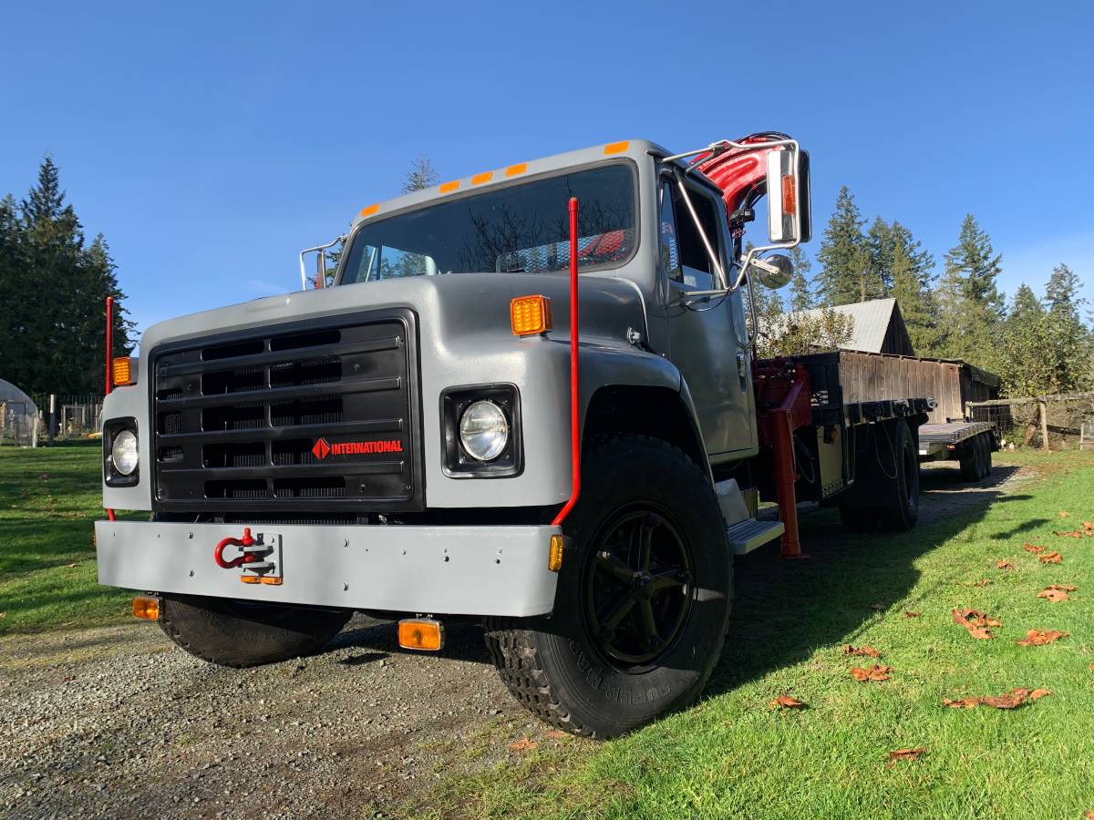 International-1754-diesel-1987-grey