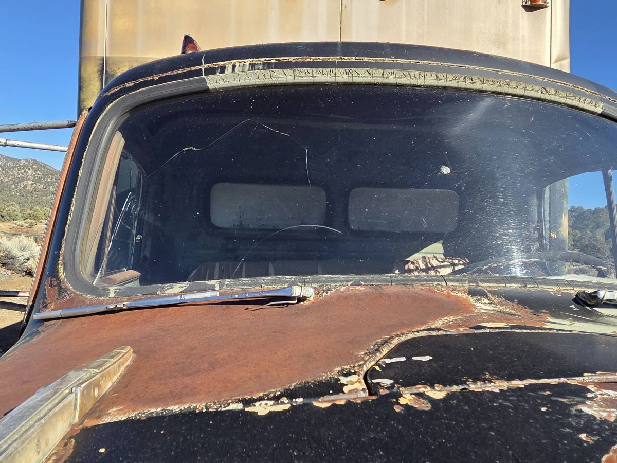 International-1952-black-11