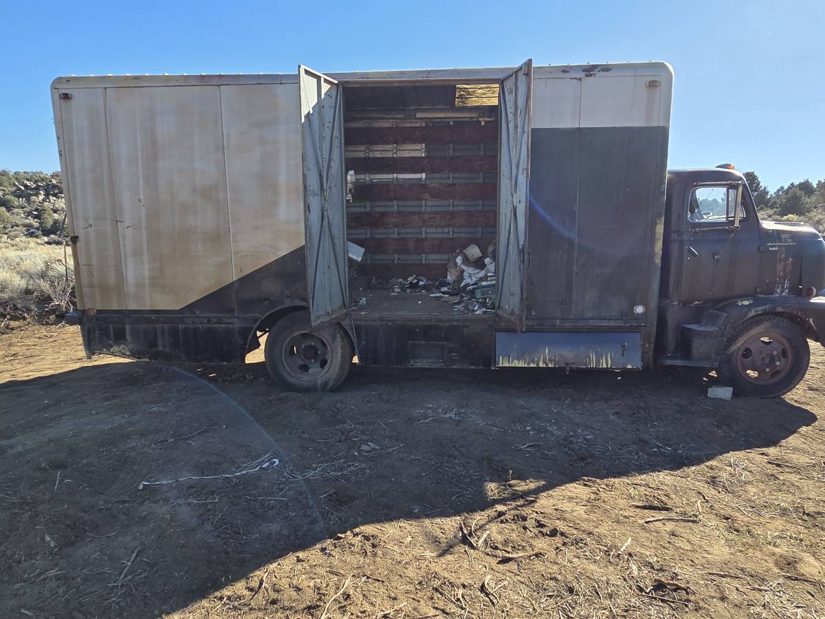 International-1952-black-8