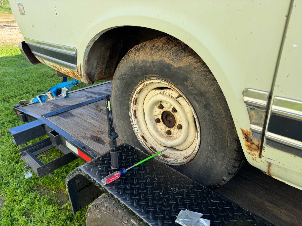 International-1973-white-14