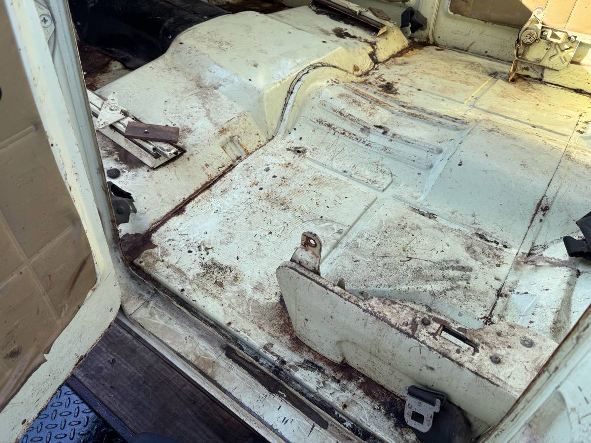 International-1973-white-16